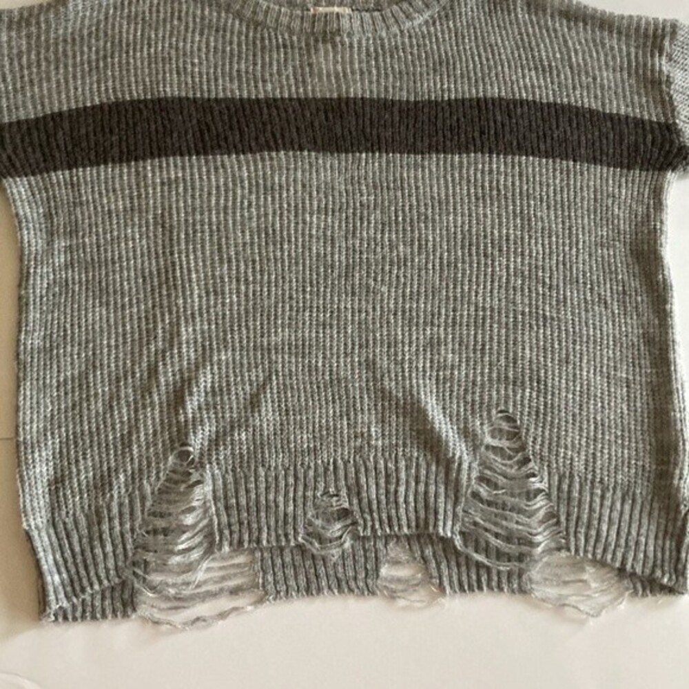 Hem and Thread Distressed Frayed Color Block Sweater Gray Medium - Picture 9 of 12
